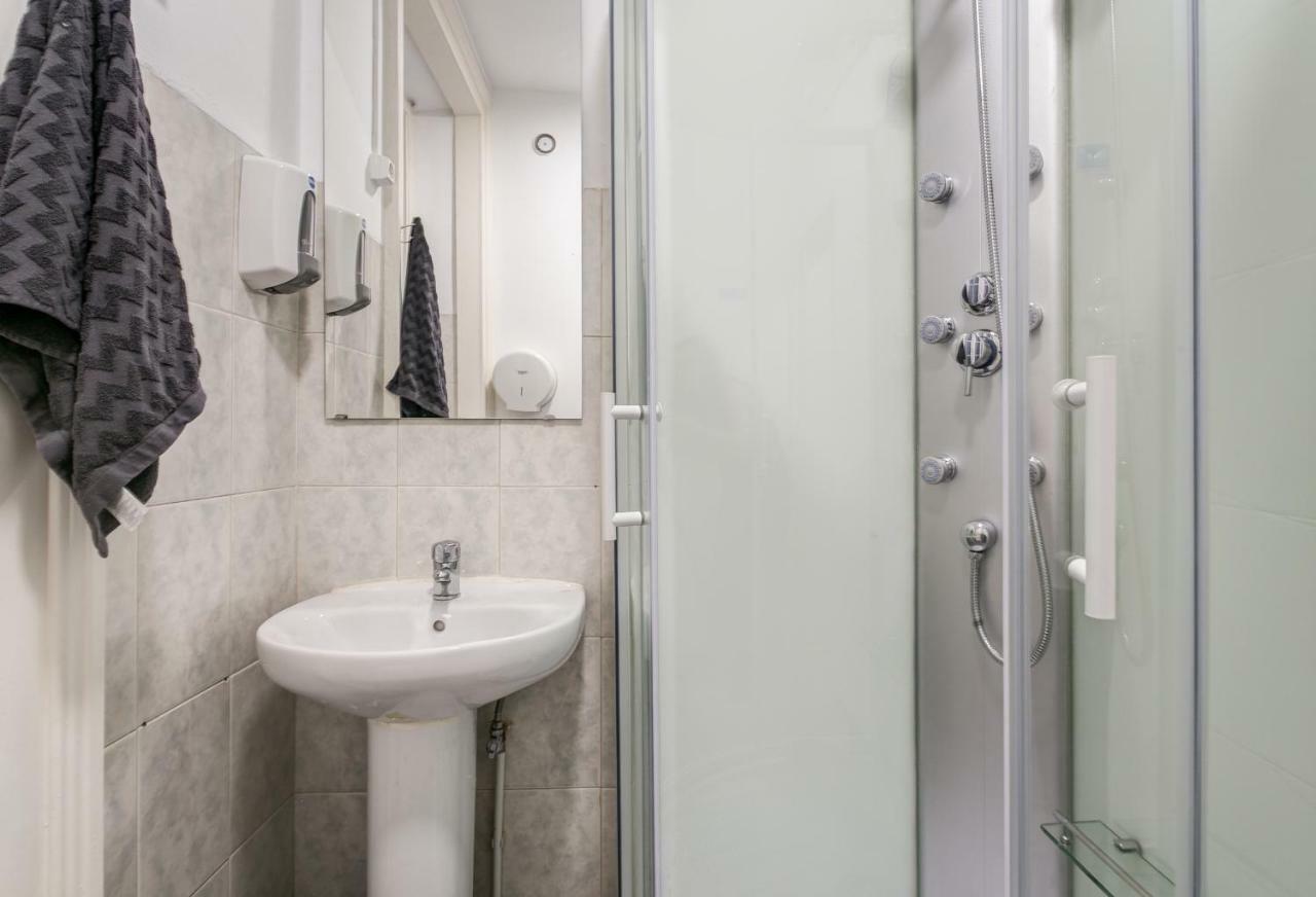 Albergue Seven Hills (adults Only)